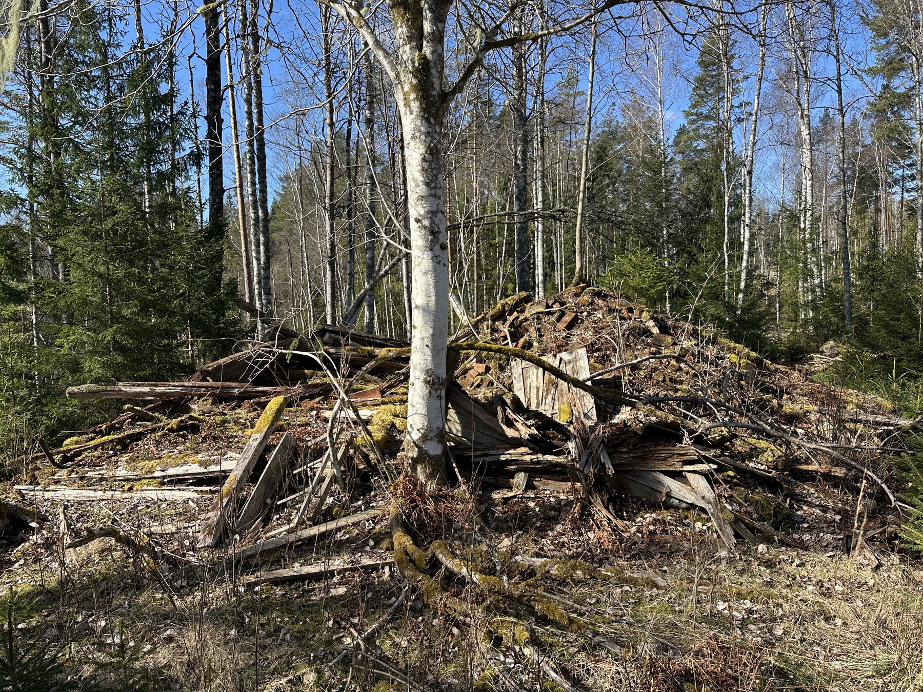 Lämning efter bostad